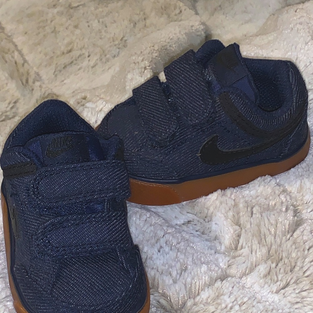 Baby Nike size 2C Navy blue
